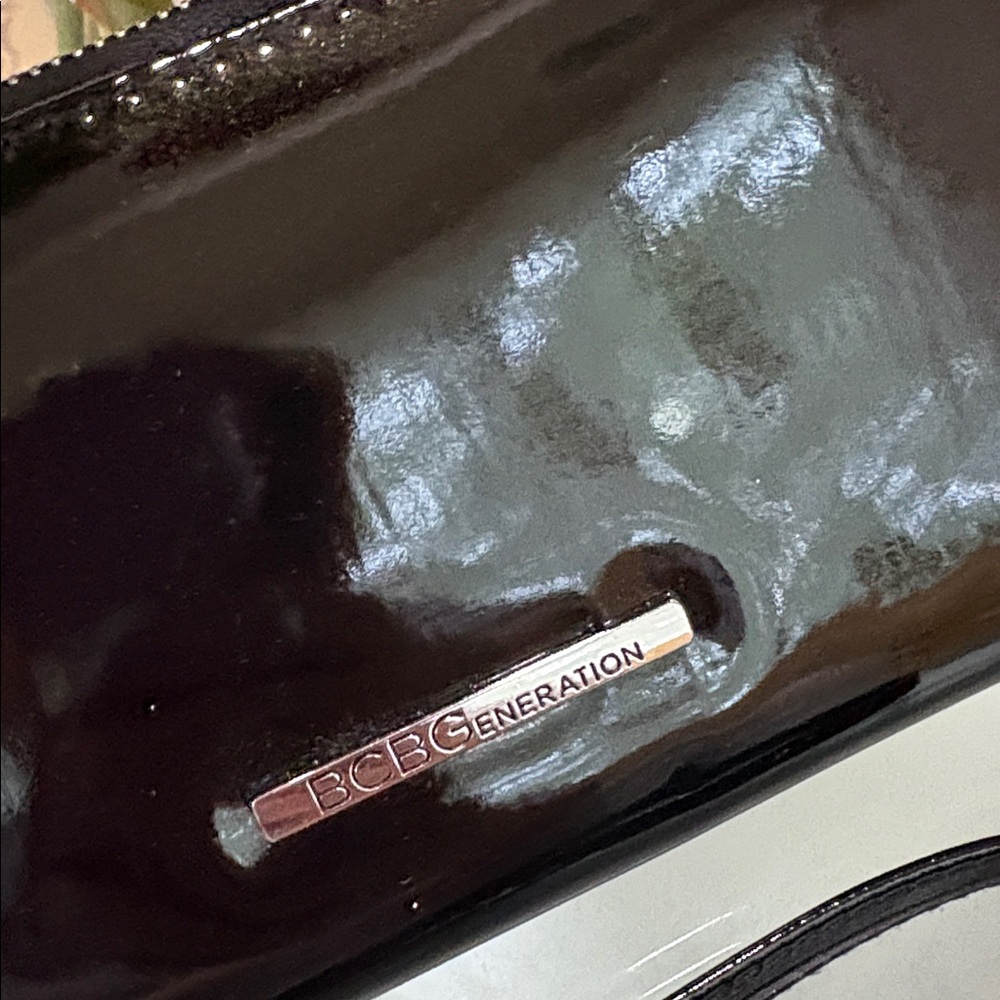 Women's Bcbgeneration Zip Around Black Patent Lea… - image 3